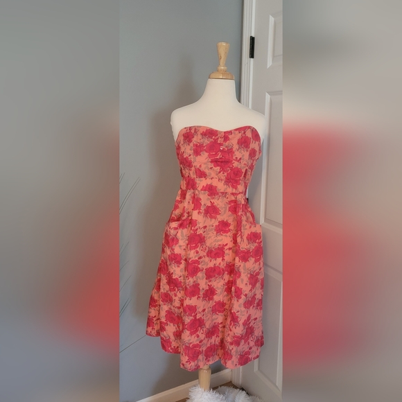 H&M Dresses & Skirts - H&M strapless floral print